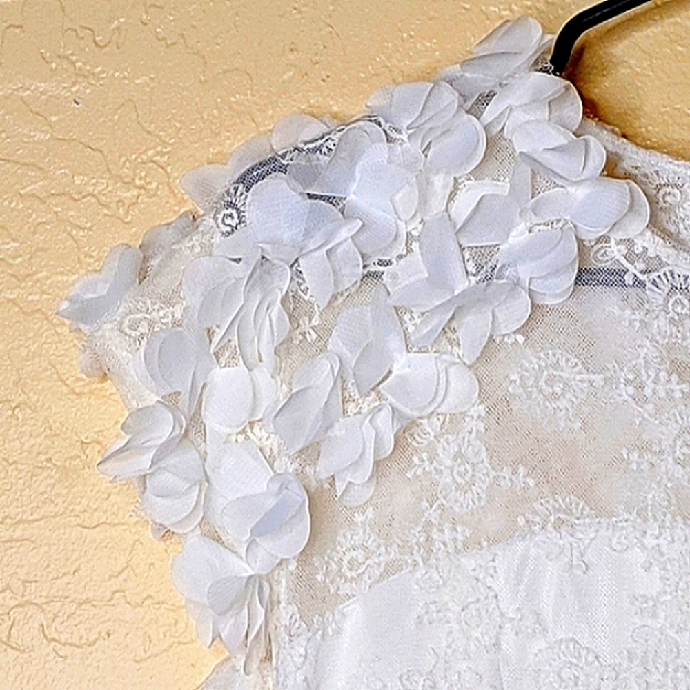 SNIDEL White Lacey Dress w/'Butterflies' Attached
